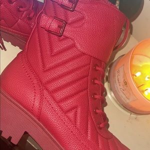 New guess combat boots size 8